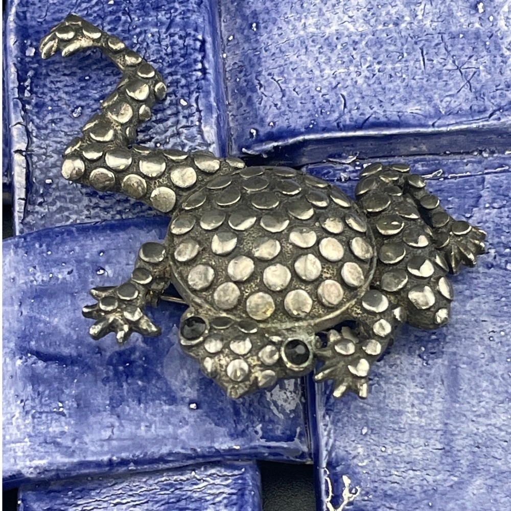 Vintage Sculptural Leaping Frog Brooch Silver Tone Black Faceted Eyes Jewelry
